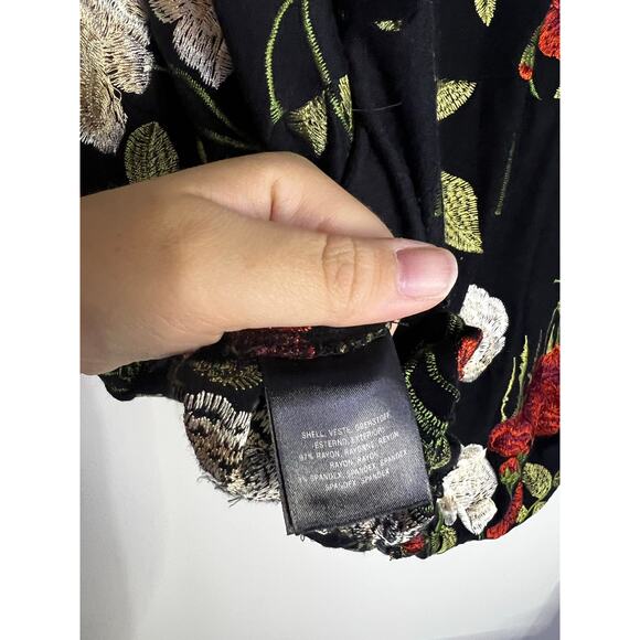 Anthropologie AKEMI + KIN Allora Size XS/S Floral Embroidered Oversized Top - Picture 7 of 7